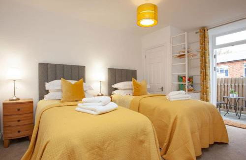 2 Central, spacious, apartment with private patio - Photo 12