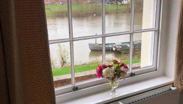 Beautiful riverfront cosy one bedroom apartment - Foto 1