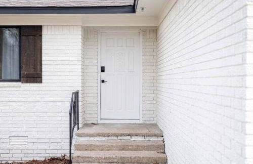 Spacious Family Haven - Walk to Downtown & JBU - Foto 42