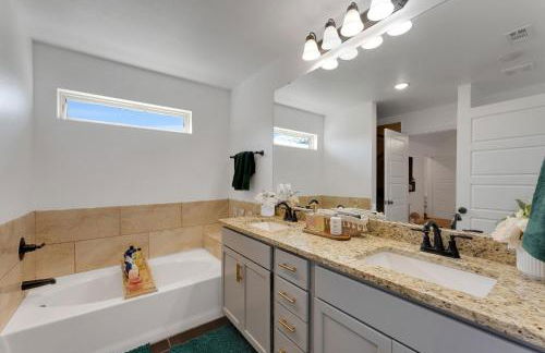 New Modern Bohemian Home Minutes from Epic Waters Indoor Park, Andretti Indoor Karting & Games, AT&T Stadium, Globe Life, Six Flags, Texas Life - Foto 17