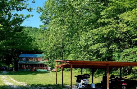 Stunning Getaway Cabin with Expansive Decks near Huntington, West Virginia - Foto 3