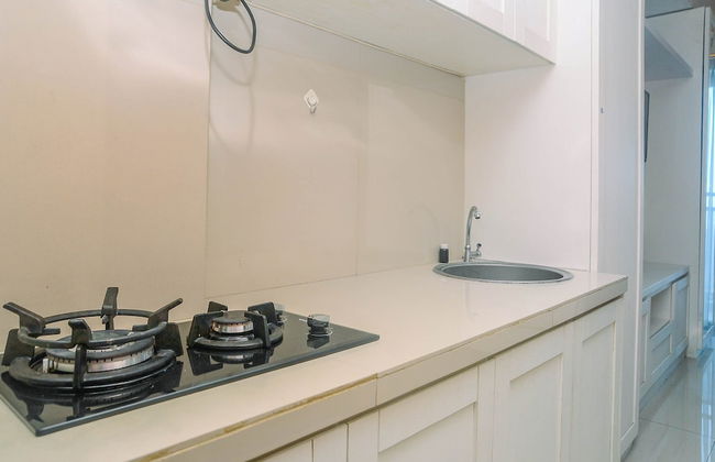 Minimalist And Comfy Studio At Grand Dhika City Apartment - Foto 8