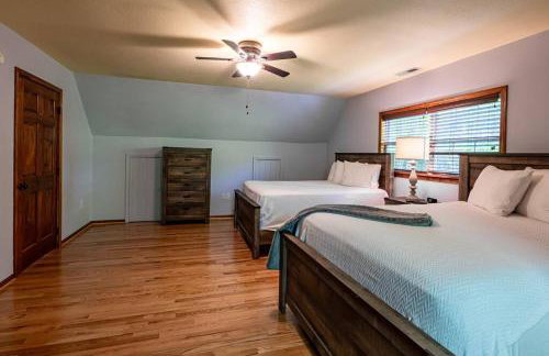 Lakefront Point Retreat on Nantahala Lake with Dock - Foto 3