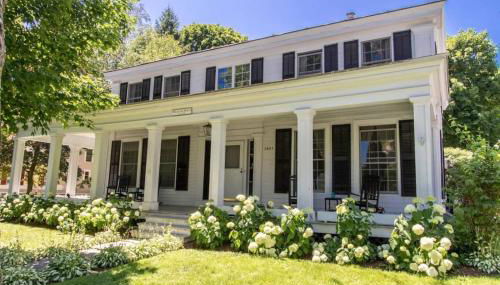 Picture Postcard Mansion in Manchester Village - Foto 2