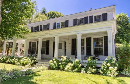 Picture Postcard Mansion in Manchester Village - Foto 2