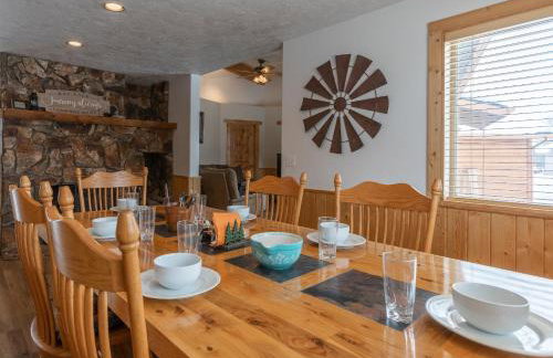 Chester Currents by KABINO Riverfront on Henrys Fork Air Conditioning Boat Launch Foosball Pool Table Huge Yard Garage WIFI - Foto 13