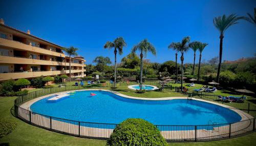2 bed Elviria - 65sqm Terrace - Pools - Walk to Beach - Foto 3