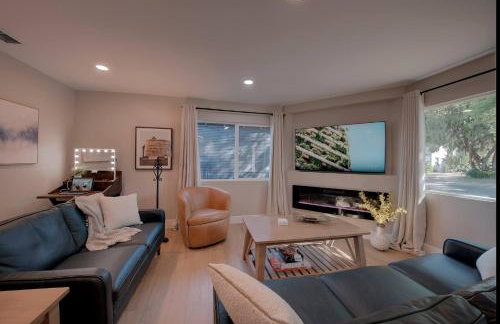 Folsom Old Town Escape • Cozy Cottage + Library - Foto 58