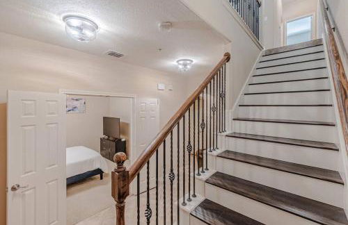 The Castle! by the Lake with Pool & Balcony West Plano - Foto 54