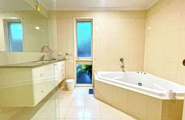 Stylish Retreat at Wheelers Hill 5BRM - Foto 38