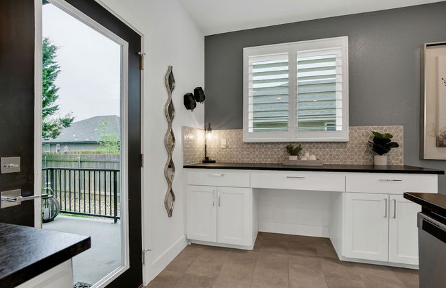 Soaring 2-level Point Venture Home on Lake Travis - Foto 14