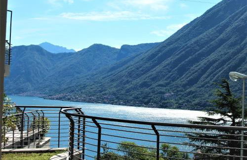 Green & Lake Home - Photo 3