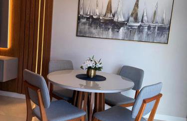 Apartamento moderno, a 200 metros da praia com pátio,piscina e churrasqueira privativa 2 vagas de garagem - Foto 3