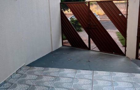 Casa privativa próximo ao centro e aeroporto. - Photo 2