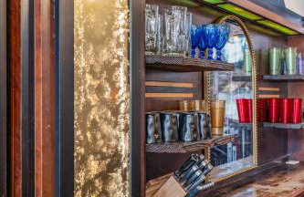 Historic Yellowstone Saloon - Foto 18