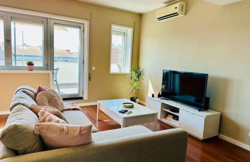 Renovado com AC, 2 WC completos, terraço e garagem - Foto 33