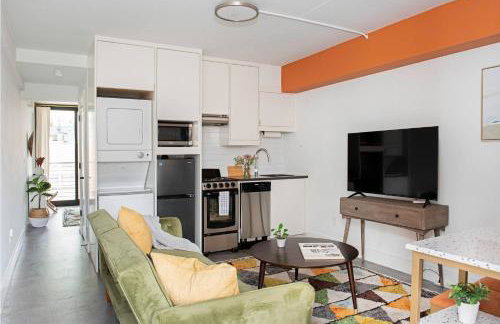 *NEW* The Ambra, Rooftop Skyline View! - Photo 11