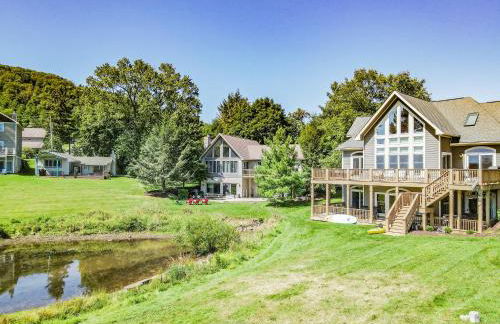 Lakefront Home Near Wisp with Great Location Dock Slip Hot Tub - Foto 1