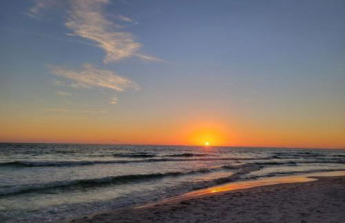 Beach House 5min walk to beach, pool, close to shops and activities - Foto 49