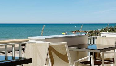 Seafront Apartment in Quarteira - Foto 4