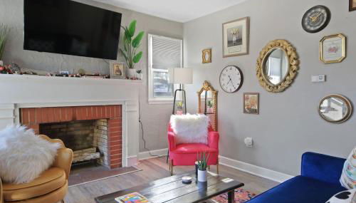 Down the Rabbit Hole walk to downtown - Foto 5