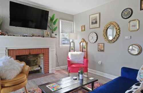 Down the Rabbit Hole walk to downtown - Foto 5