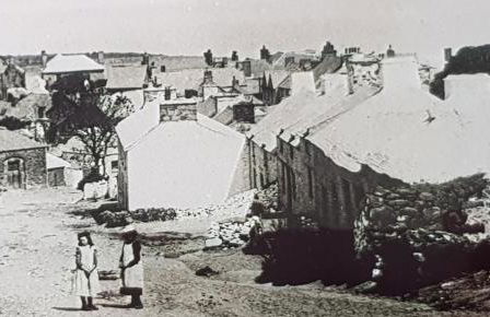 An Artist's Cottage - Photo 32