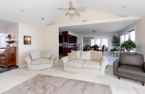 4 Bedroom Lakefront Home with Private Beach on Cedar Point Chaussee - Photo 18