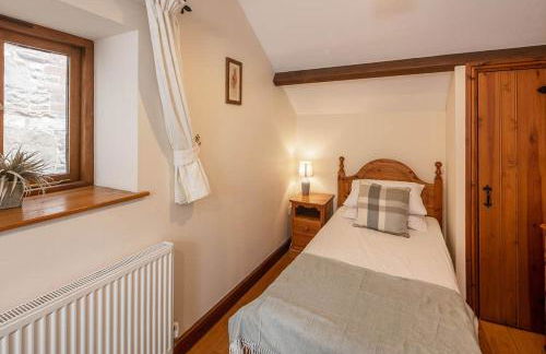 Dew Cottage with Hot Tub - Photo 2