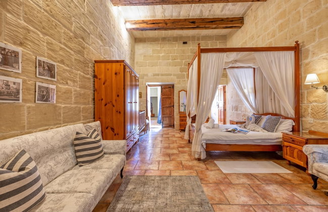 Ta'leli Pool Farmhouse in Gozo - Photo 6