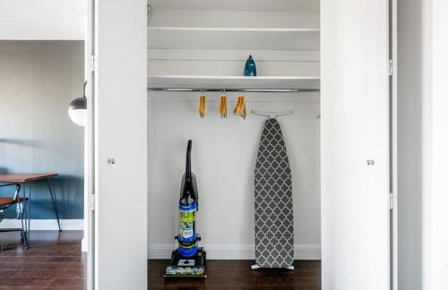 UES 1BR w Gym Doorman Stunning Roof NYC-505 - Foto 12