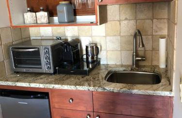 Casita Vino Dog-Friendly Vineyard Retreat & Stay - Photo 3