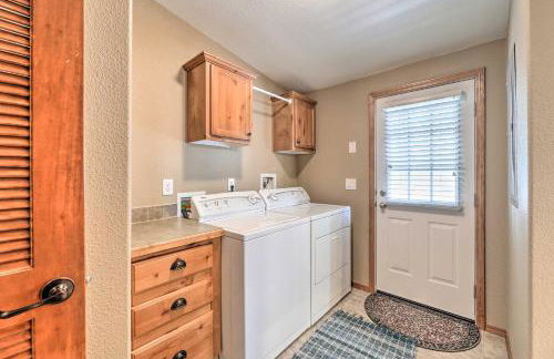 Rustic Escape with Deck, Hot Tub and Mountain Views - Foto 27