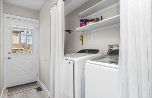 Chimney Park Retreat King Suite and Fenced Yard - Foto 19