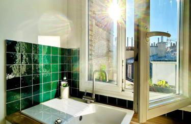 Paris rooftop retreat with sunny balcony - Foto 24