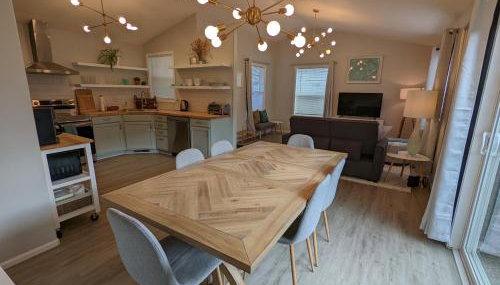 Contemporary 2-Bedroom Close to Downtown, Dining - Foto 5