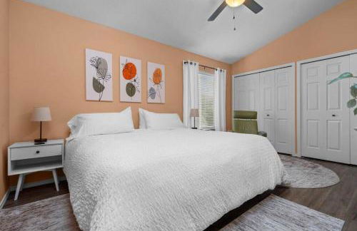 Solar Half-Plex with Chic Style in Country Glen - Foto 35