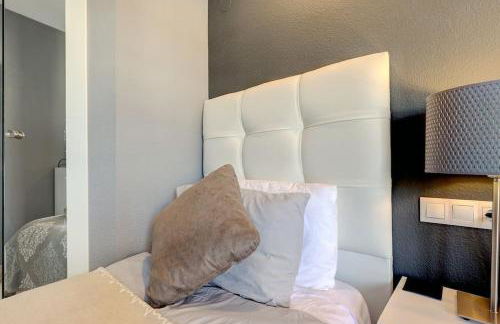 Stylish Penthouse Duplex at Matchroom Country Club - Photo 26