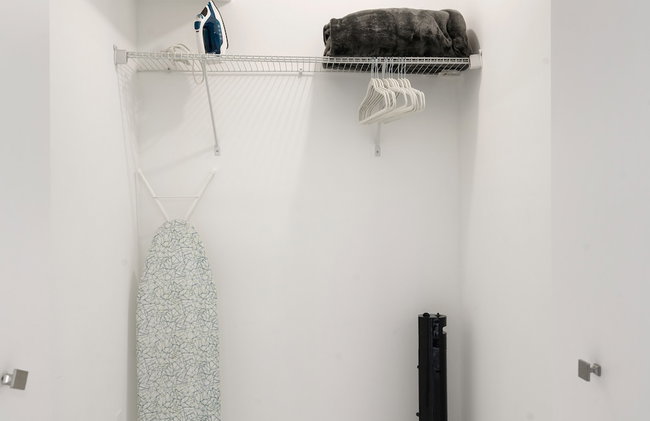 Peaceful 3BD Family House With Pool - Photo 18