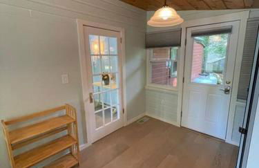 Berta's Lake Front Cottage on Winona Lake! - Foto 7