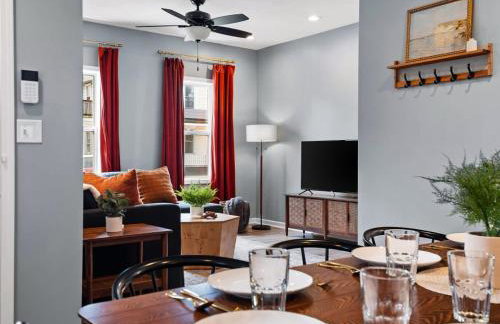 Hot Tub N64 Mins to Downtown Sleeps 8 - Foto 15