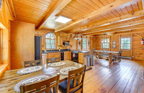 Athol Cabin with Deck and Fire Pit, 10 Mi to Lake - Foto 7