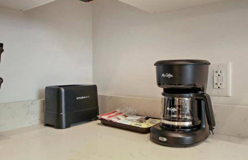 1BR Adorable Apt with In-unit Laundry - Lake 206 rep - Photo 11