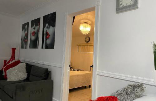 Beautiful House 7 min from Miami Airport w FREE parking - Photo 18