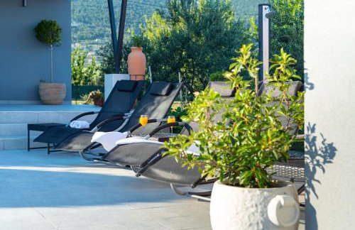 Villa Toni with 5 bedrooms and heated pool - Photo 11