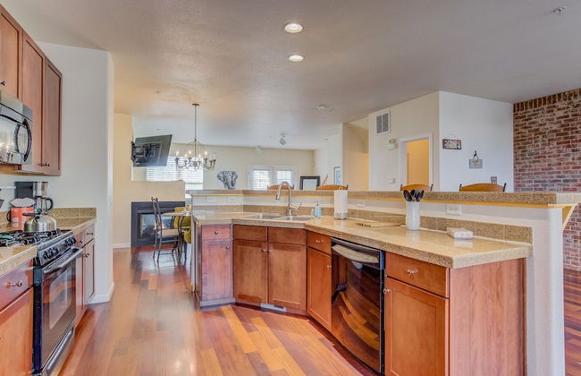 Urban Practicality! 3 Beds, Patios & Dog Friendly - Photo 18