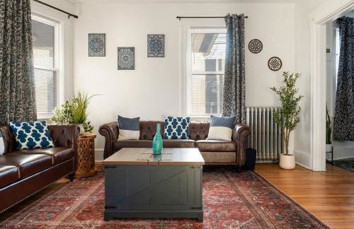 Whole House Near NYC and Transit with Game Room Fire Pit and King Bed - Foto 18