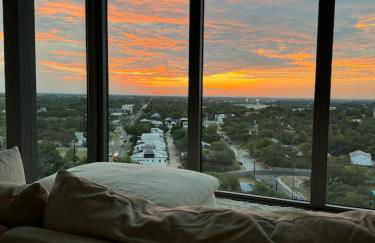 Lux, Spacious 2B Penthouse w/ Stunning Views - Foto 1