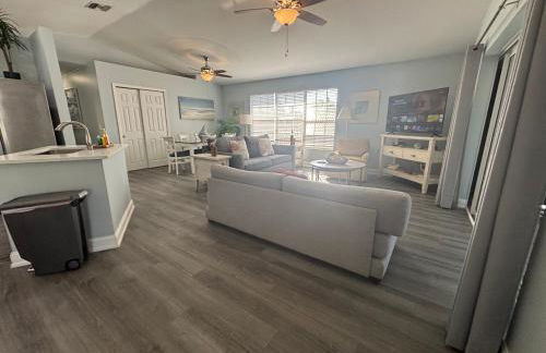 Redfish - Updated & Roomy 1.5 Mi to Beach Full Kitchen W&D - Foto 3