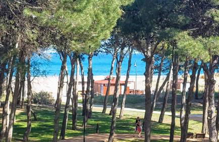 Primera Línea con Vistas al Mar y Piscina - Foto 2